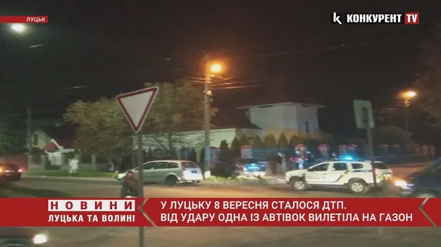 ДТП у Луцьку: автівка вилетіла на газон (фото, відео)