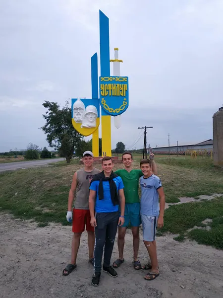 В Устилузі розфарбували в’їзний знак (фото)