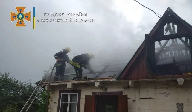 На Волині блискавки підпалили дві будівлі (фото, відео)