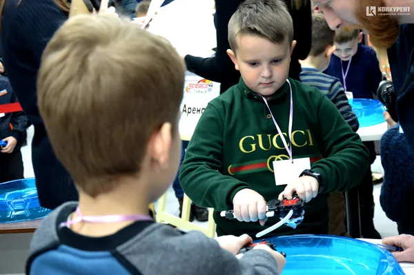 Із призами та подарунками: у «Промені» відбувся дитячий турнір Beyblade (фото)