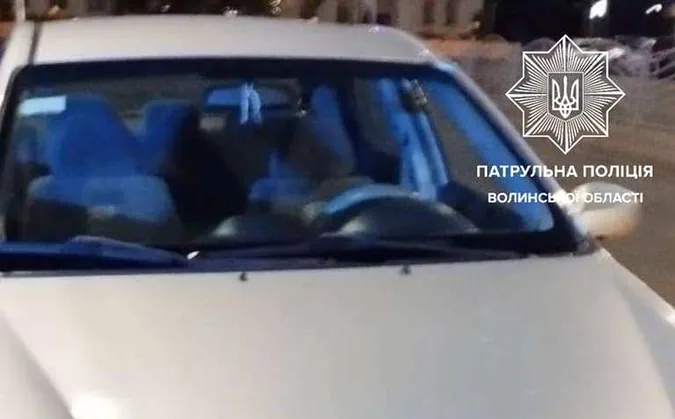 Був шалено п'яним: у Луцьку небайдужі люди самі затримали водія (фото, відео)