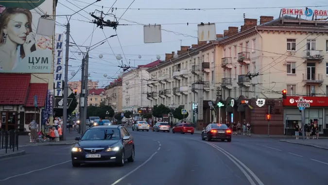 У Луцьку через загрозу провалля повністю перекриють частину проспекту Волі