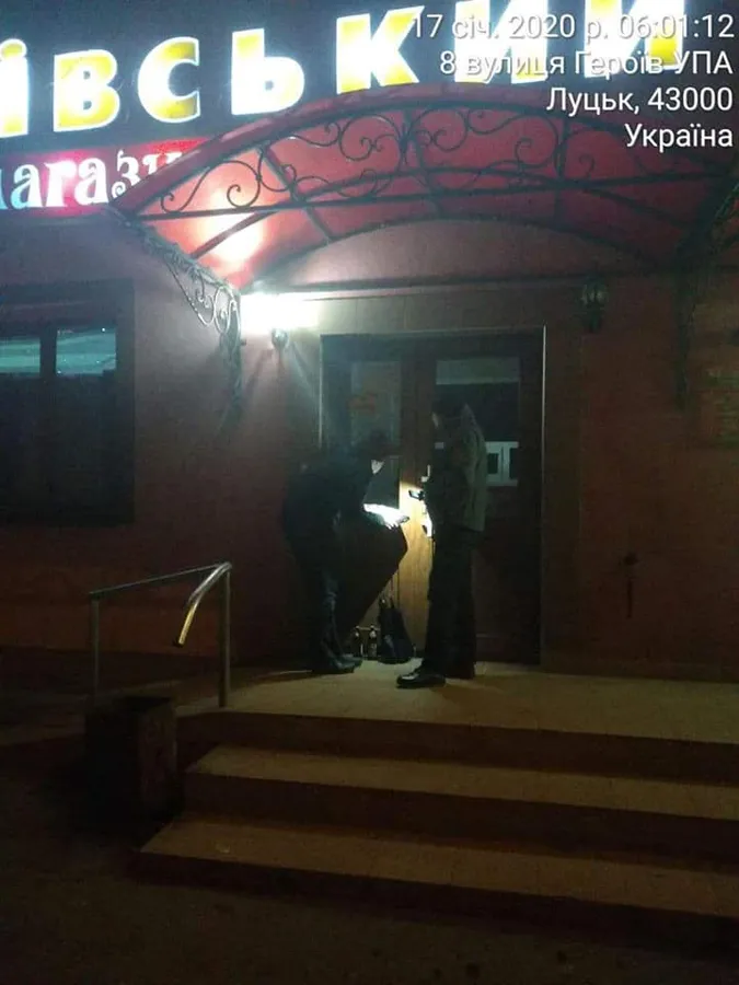 Заборони не діють: у луцьких магазинах вночі продають алкоголь (фото)