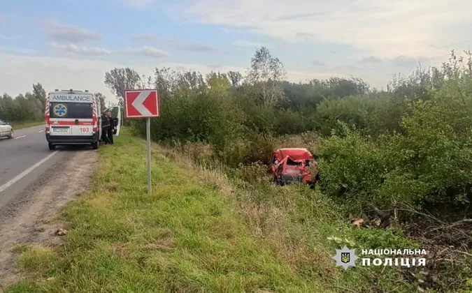 Зіткнувся зі знаком і злетів у кювет: деталі смертельної ДТП на Волині (фото)