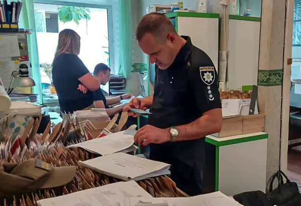 Обшуки в десяти областях: у військкоматах викрили масштабну схему ухилення від призову (фото, відео)