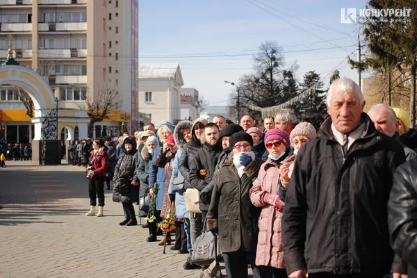 У Луцьку попрощалися із Героями, які загинули внаслідок авіаудару по аеродрому (фото)