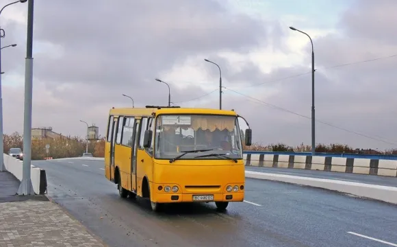 Символічне порушення: лучани більше години чекали на маршрутку №1