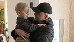 Чекали понад два роки: звільнений з полону волинянин зустрівся з родиною (фото, відео)