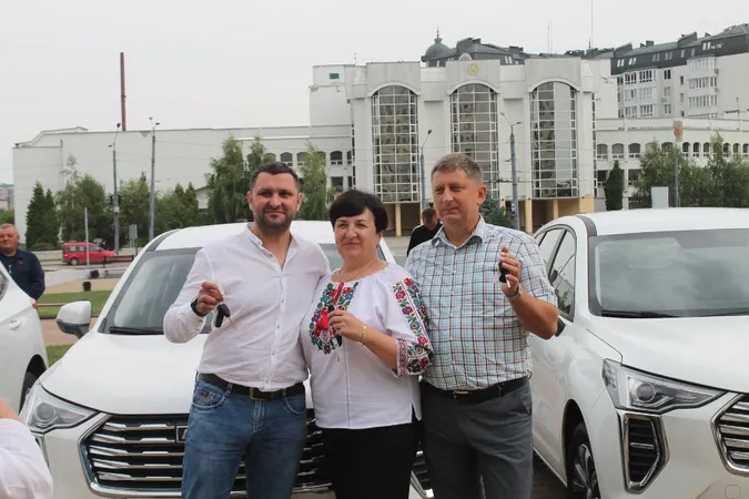 Волинським амбулаторіям передали нові автомобілі (фото)