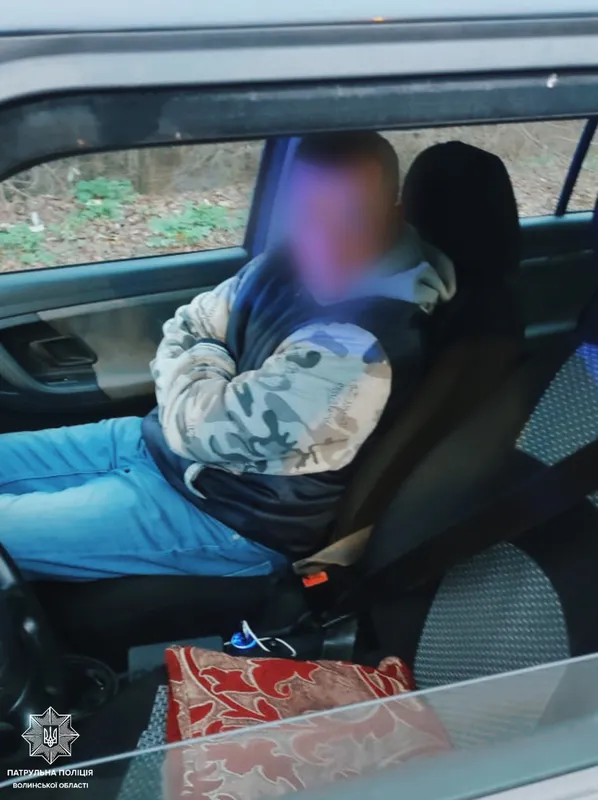 «Розворот під градусом»: у Луцьку нетверезий водій після аварії спробував утекти (фото)