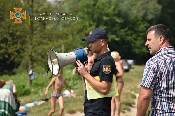 У Луцьку на пляжі центрального парку рятували відпочивальників (фото, відео)