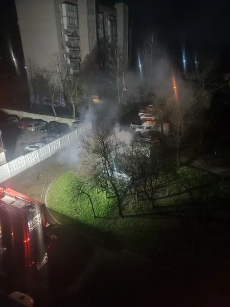 У Луцьку на Гордіюк вночі горів автомобіль (фото, відео)