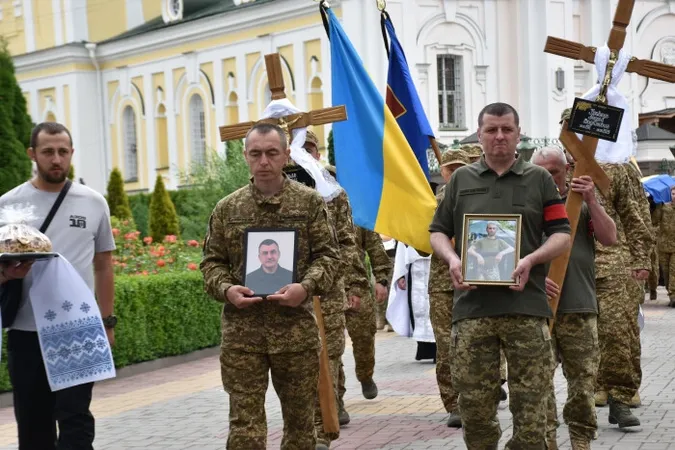 У Луцьку попрощались із Героями Андрієм Кравчуком та Романом Смалем (фото)