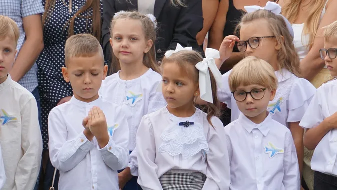 Як відзначили перший дзвоник у Луцькому ліцеї №9 (фото)