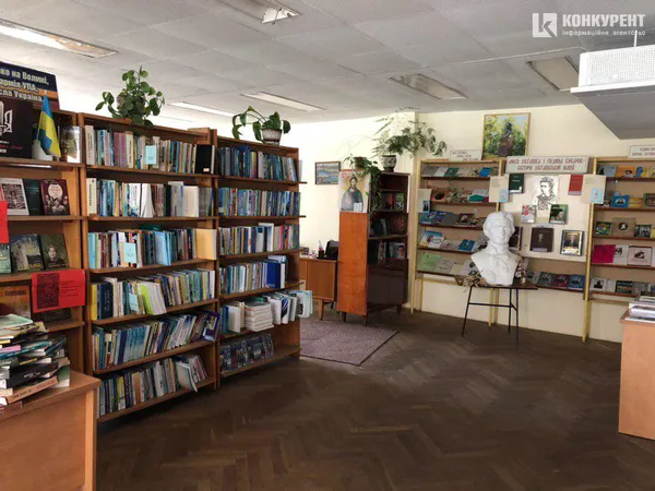Книжки 17 століття, вражаюча фонотека, клуб бриджу: чим здивувала волинська бібліотека (ФОТО)