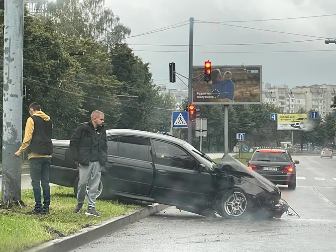 Рух ускладнений: у Луцьку на проспекті Соборності аварія (фото, відео)