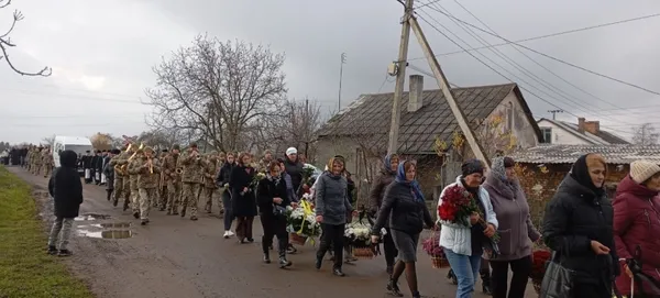 На Іваничівщині попрощалися із загиблим захисником Віталієм Павловичем (фото)