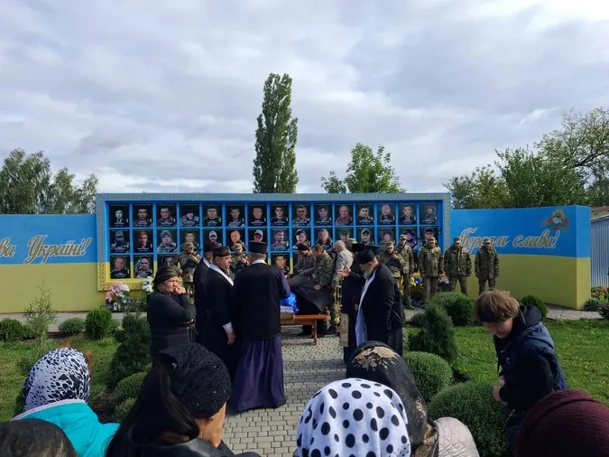 На Волині попрощалися із 33-річним Героєм Володимиром Теслюком (фото)