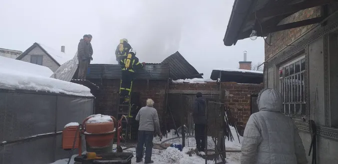 У Ковелі горіла господарська будівля (фото)