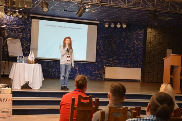 Як юна фуд-журналістка вчила платити за себе у закладах та не платити за рекламу (фото)