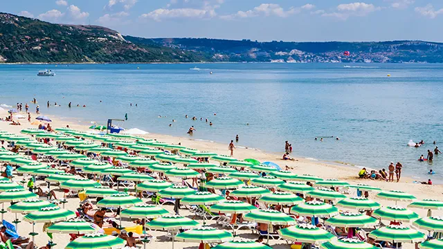 Болгарія щонайменше до жовтня пускатиме українців без карантину та тесту на COVID