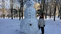 У Луцьку зліпили гігантську снігову бабу (фото)