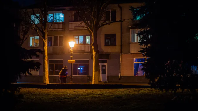 У світлі місяця та ліхтарів: луцький фотограф показав красу нічного міста (фото)