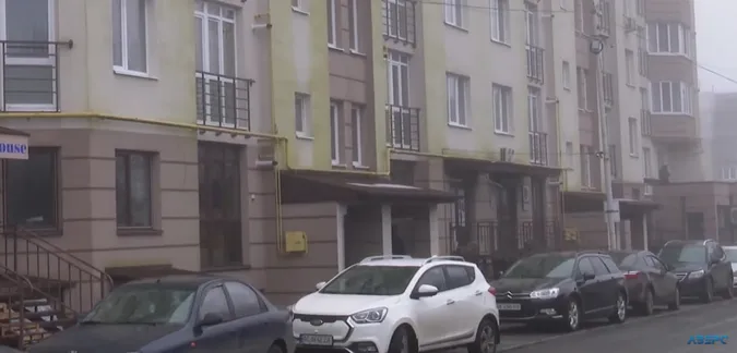 В Липинах з вікна багатоповерхівки вистрибнув військовий (відео)