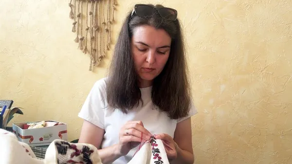 Мами та дружини полеглих воїнів з Волині вишивають майже стометровий «Рушник Пам’яті» (відео)