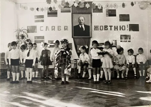 Наталка Войтович з короваєм