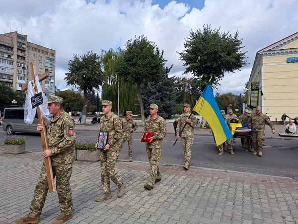У Ковелі попрощалися із Захисником Петром Коломійчуком, який загинув у ДТП на Дніпропетровщині (фото)