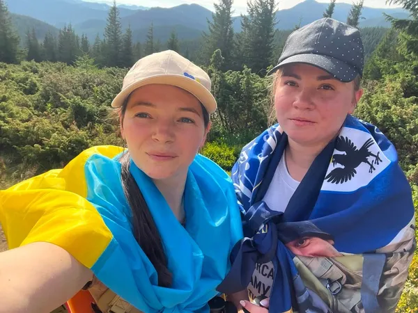 «Я так високо до тебе піднялася»: волинянка підкорила Говерлу в пам'ять про загиблого чоловіка-Героя (фото)
