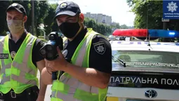 У Луцьку патрульні "полюють" на водіїв-шумахерів (фото)