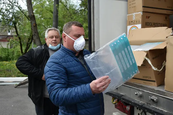 40 тисяч респіраторів та 600 костюмів: Волинь отримала допомогу (фото)