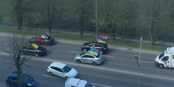 У Луцьку під час приїзду місії «На щиті» один з водіїв не пропустив кортеж повністю (відео)