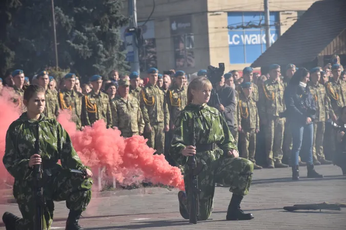 Зі зброєю і прийомами рукопашки: як приймали в Луцьку в ліцеїсти (ФОТО)