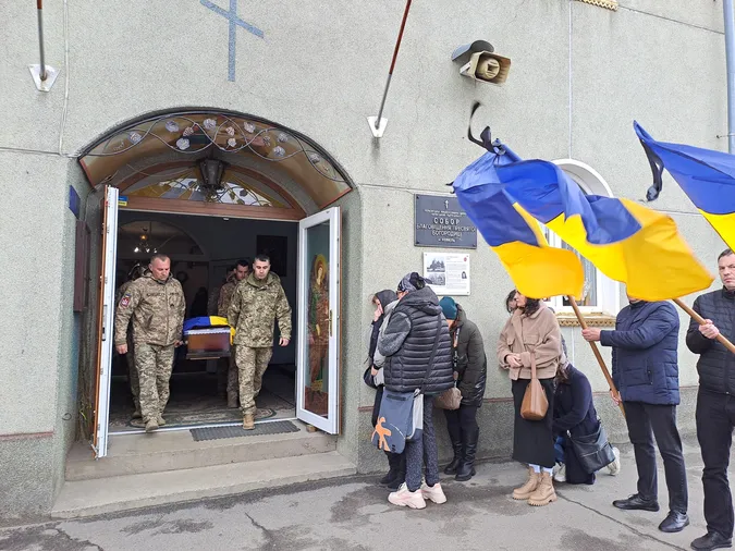 Назавжди 47: на Волині провели в останню земну дорогу Героя Сергія Сидорука (фото)