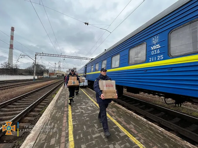 Волинські рятувальники зібрали гуманітарну допомогу для дітей Запоріжжя (фото)