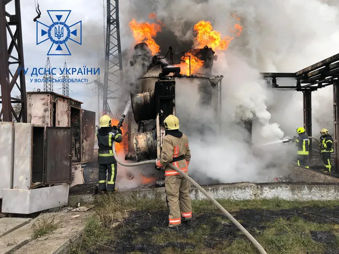 Показали, як рятувальники ліквідують наслідки ворожих обстрілів на Волині (фото)