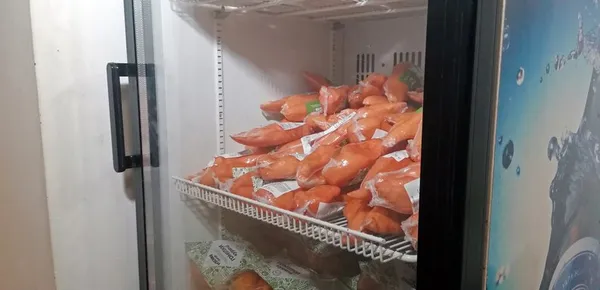 Продуктів не вистачає: як працює благодійна їдальня у підземеллі в центрі Луцька (відео)