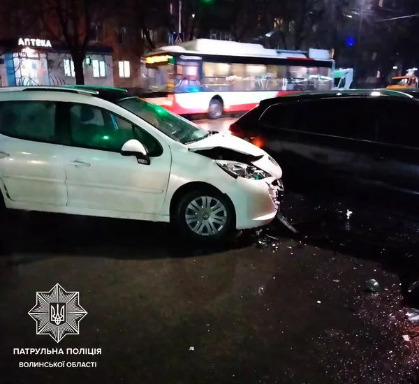 У Луцьку вночі на Відродження сталися дві ДТП (фото, відео)