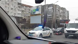 У Луцьку біля ПортCity мотоцикл врізався в бус (фото, відео)