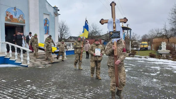 Громада на Волині попрощалася з полеглим воїном Миколою Фурманюком (фото)