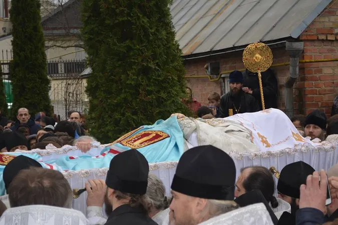 Як Луцьк прощався з митрополитом Ніфонтом (фото)
