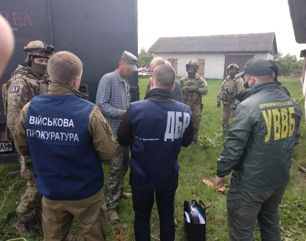 Займався деревиною: прикордонника Луцького загону взяли на хабарі