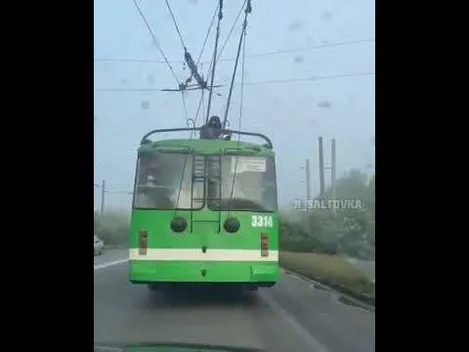 «Тролейбусний скрипаль» у Харкові: поліція відкрила кримінальне провадження (відео)