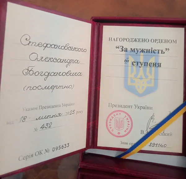 У Луцькому районі родині загиблого Героя Олександра Стефановського вручили його орден (фото)