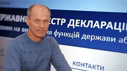 Більша зарплата плюс страхові: як змінилась декларація голови Копачівської громади Совтиса за рік