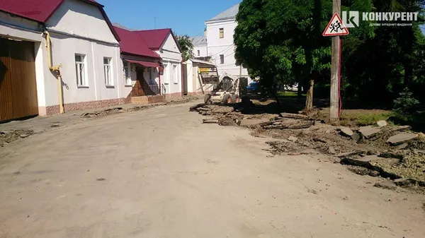 У Луцьку укріплюють схили замку Любарта (фото)