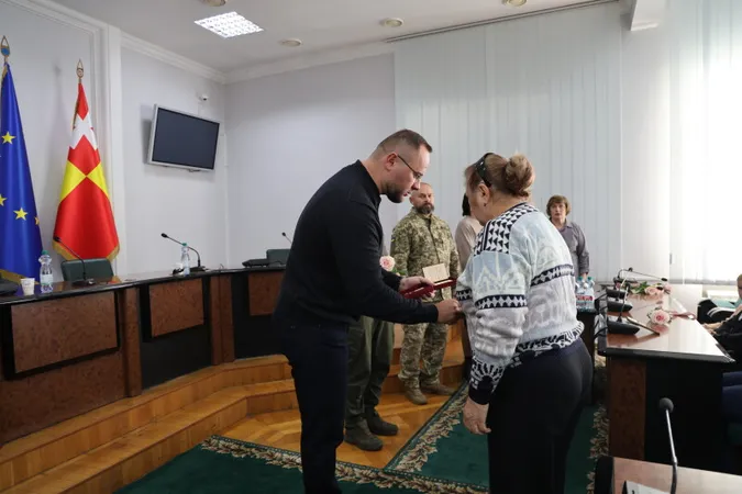 У Луцьку вручили державні нагороди родинам загиблих Героїв (фото)
